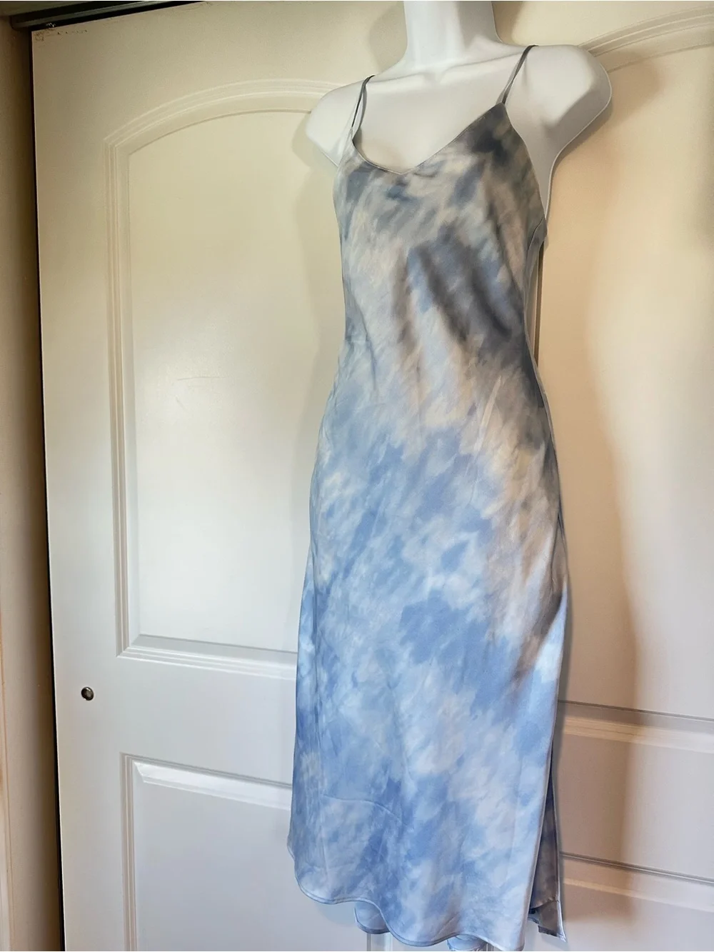 Abercrombie & Fitch Blue and White Tie-Dye Slip Maxi Dress